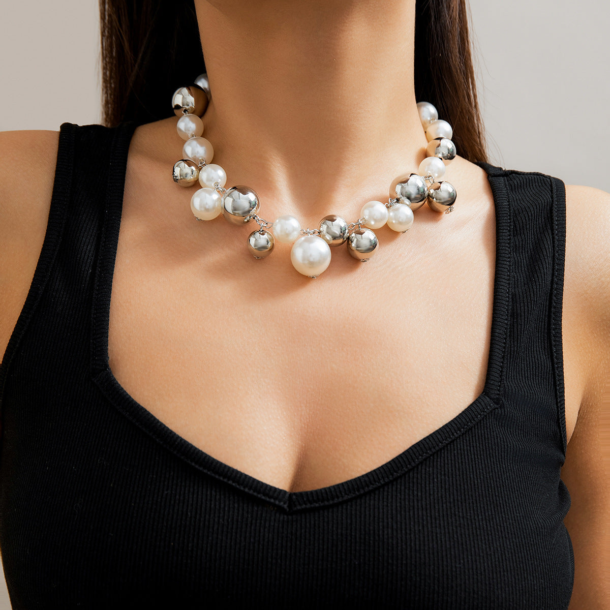 Women's Chunky Beaded Pearl Choker Necklace